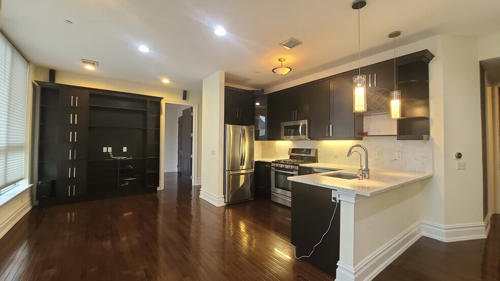 Building Photo - 3121 Central Ave