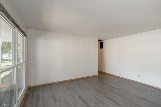 Building Photo - 3 br, 1.5 bath House - 321 Rowe Drive