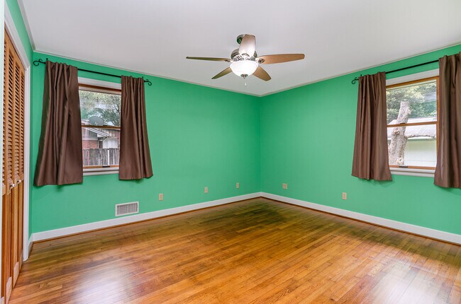 Building Photo - 4344 University Dr