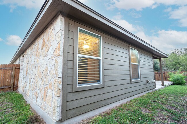 Building Photo - Cozy & Modern 3-Bed, 2-Bath Home in Austin...