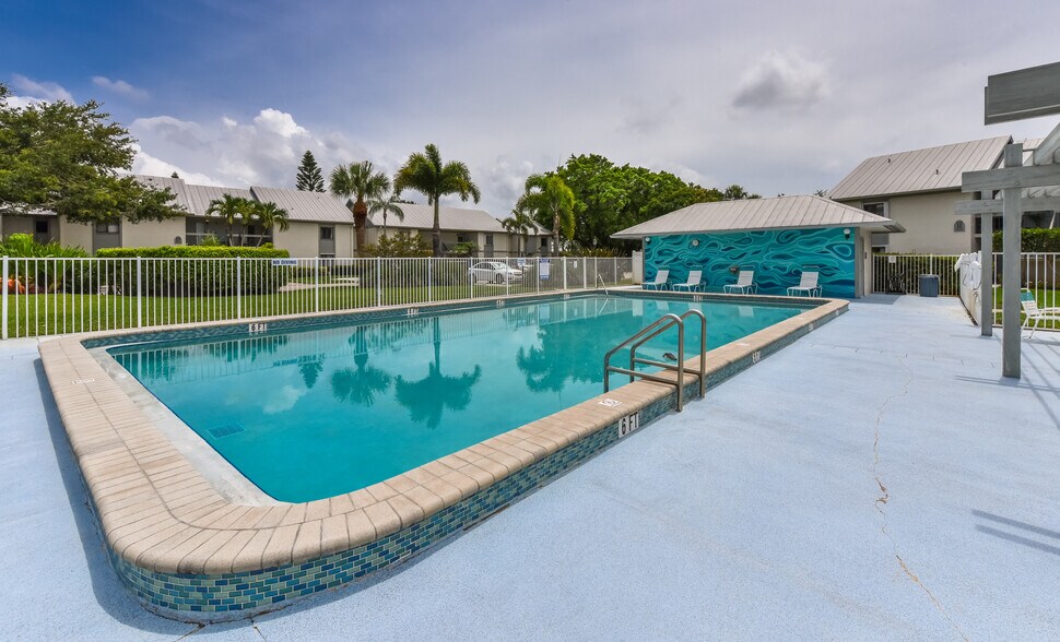 Building Photo - 2273 NW 22nd Ave