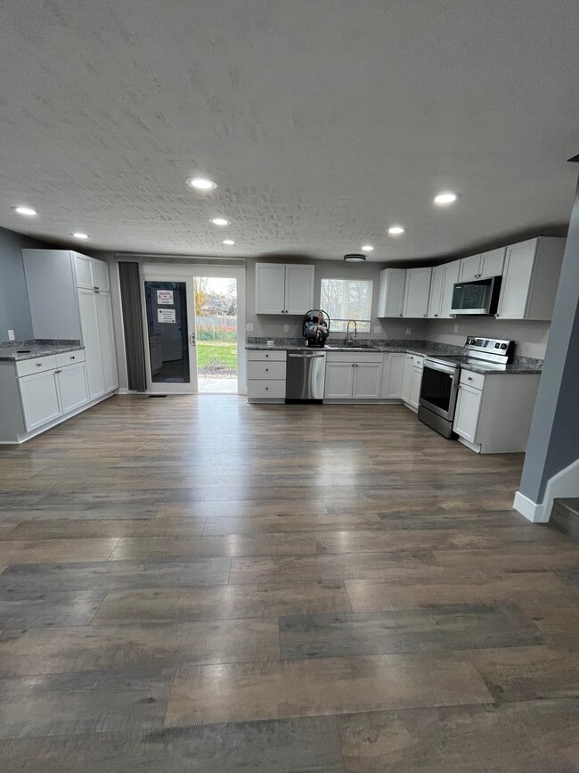 Building Photo - 4235 Straight Arrow Rd