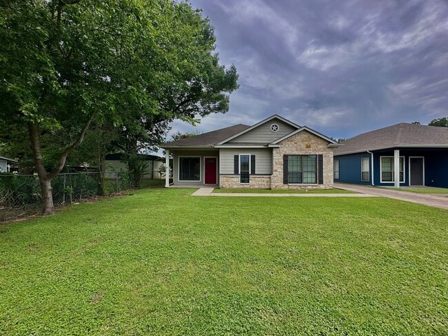 Building Photo - Charming 4/3 House Near Baylor!