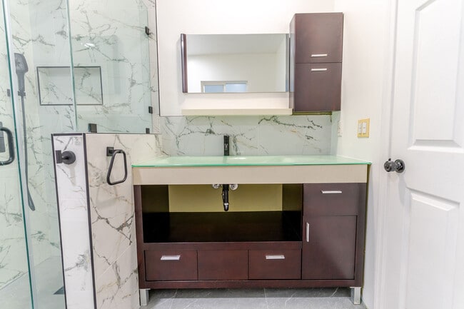 Building Photo - 640 E Valencia Ave