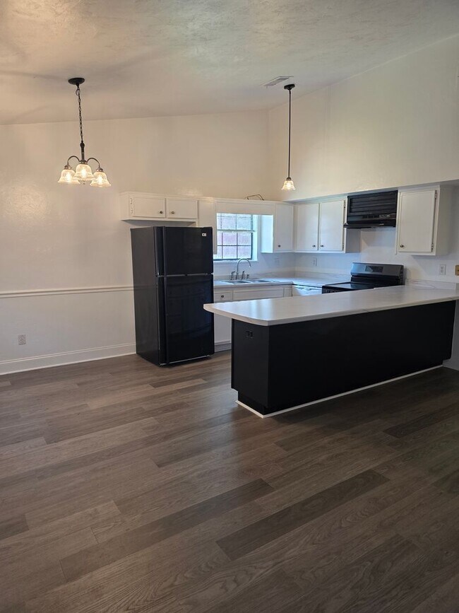 Building Photo - 2350 Hartsfield Way