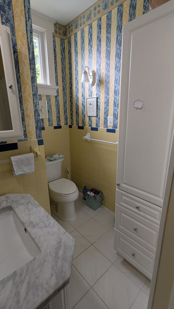 Building Photo - Welcome to this fully furnished 3-bedroom, 1.5-bath home in Massillon