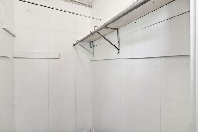 Building Photo - PENDING APPLICATION- Charming 1/1 Home in ...