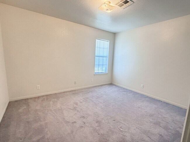 Building Photo - 5202 Daybreak Cir