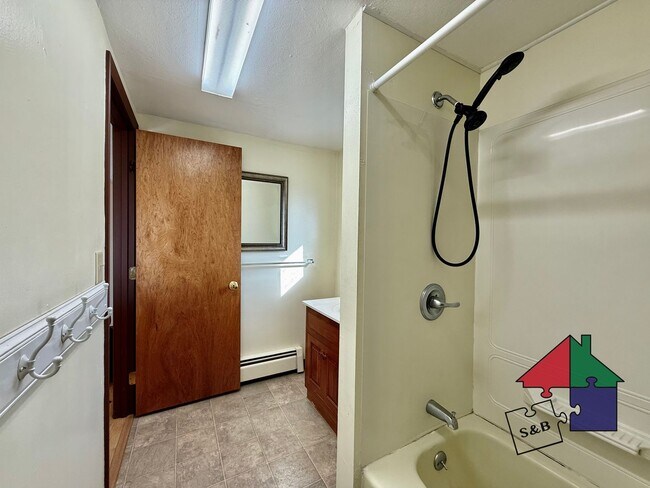 Building Photo - 63 Brook St