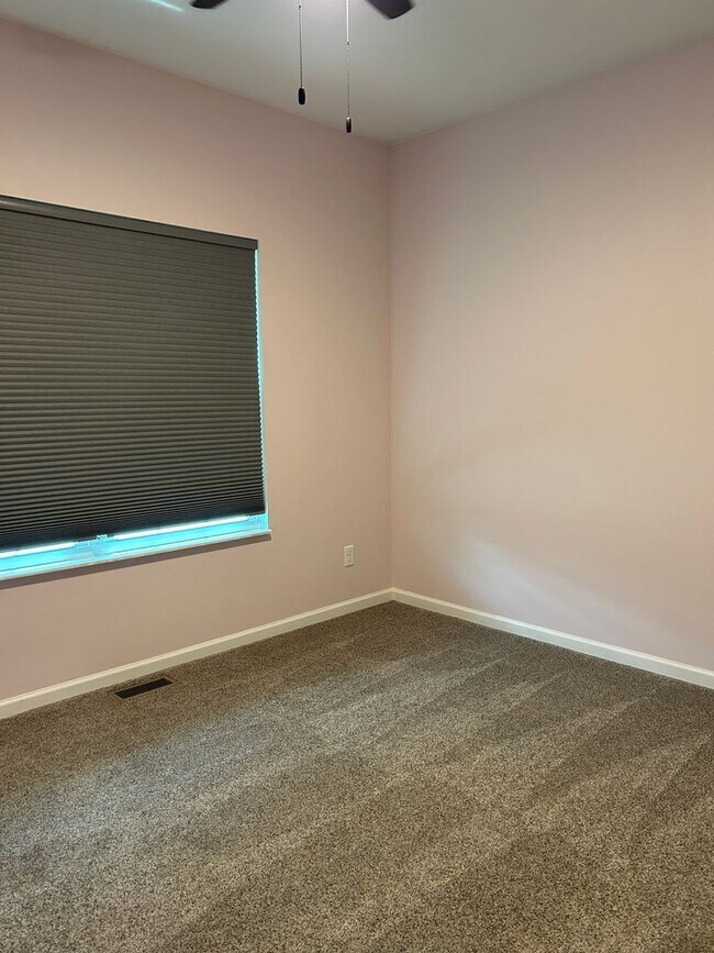 Building Photo - 2609 Beacon Point Ct
