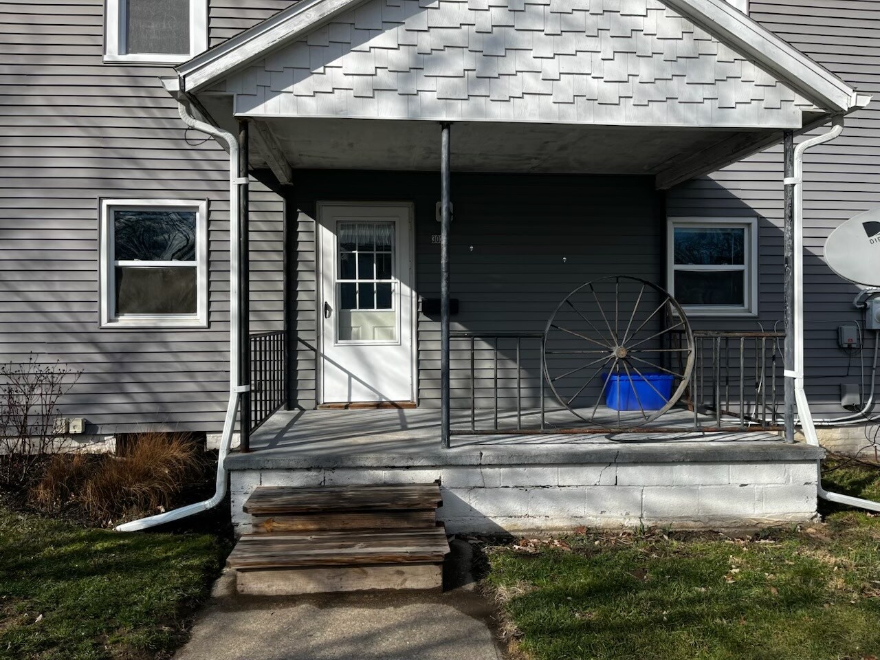 Building Photo - 302 Perry St