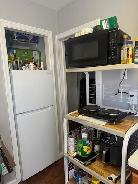 Building Photo - 404 70th St