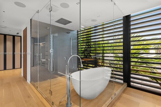 Building Photo - 3306 NE 16th St