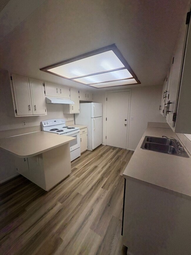 Building Photo - 3 Bedroom, 2 Bathroom House in Bethel-Dane...