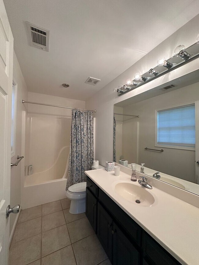 Building Photo - 250 Hodgson Dr