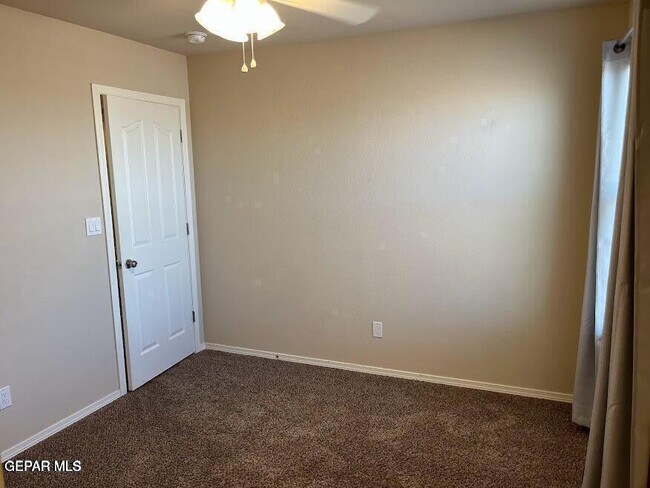 Building Photo - 7561 Red Cedar Dr