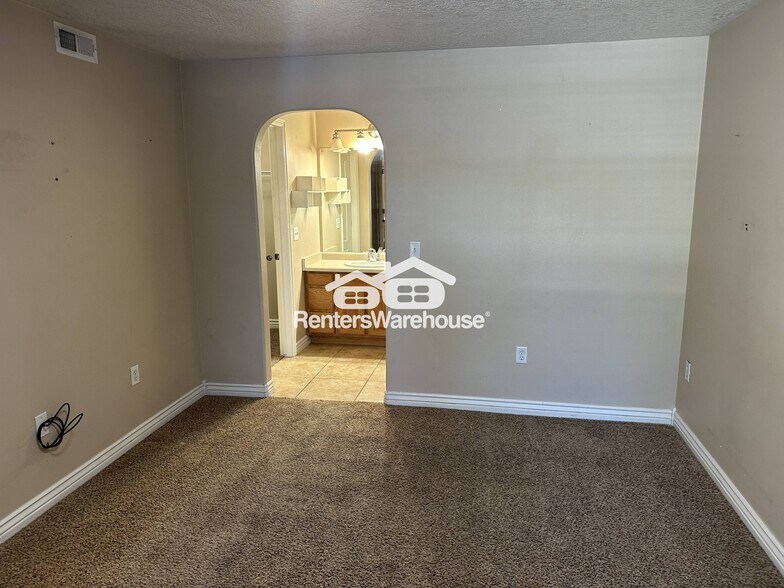 Building Photo - 1202 W 110 N