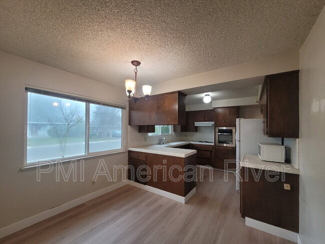 Building Photo - 602 Lelandhaven Way