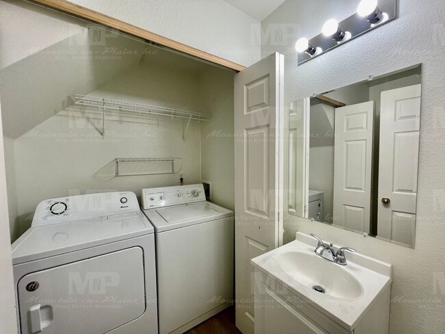 Building Photo - 3380 Saratoga St