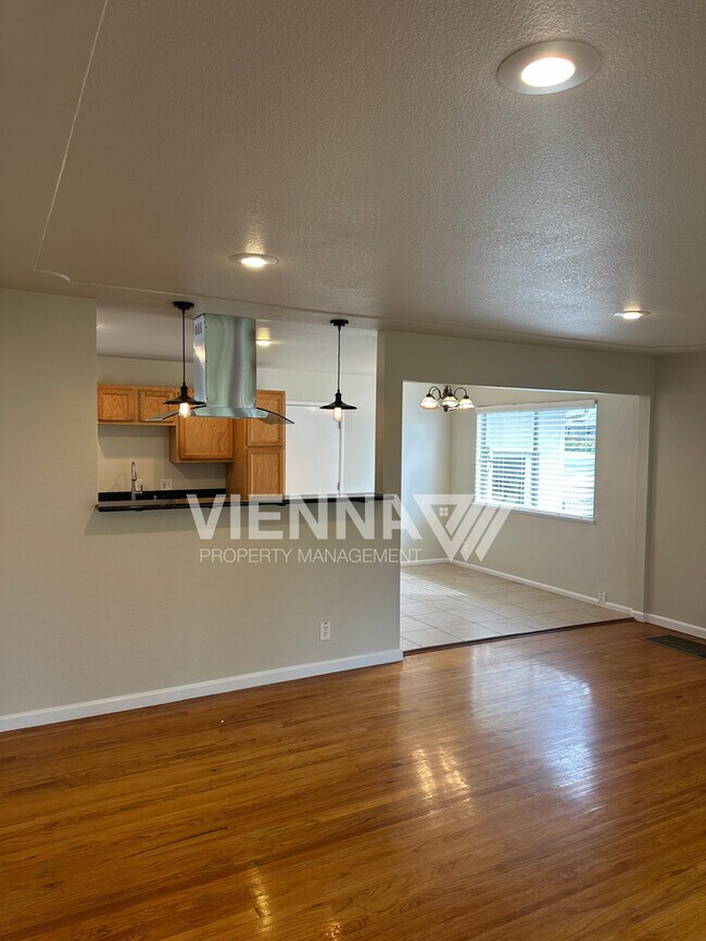 Building Photo - 5280 5th St