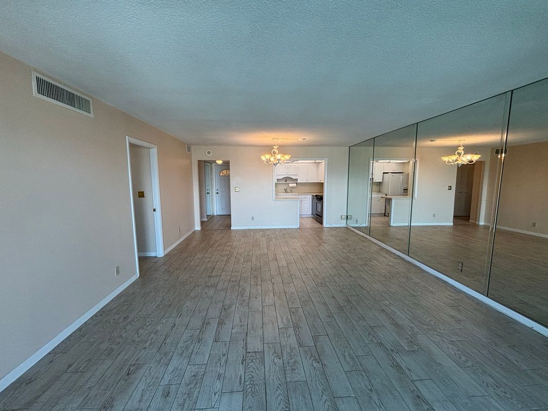 Building Photo - 420 64th Ave