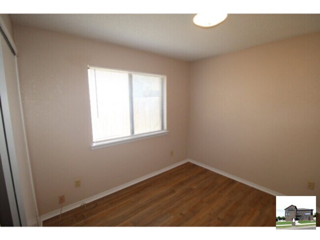 Building Photo - 1706 Wickfield Way