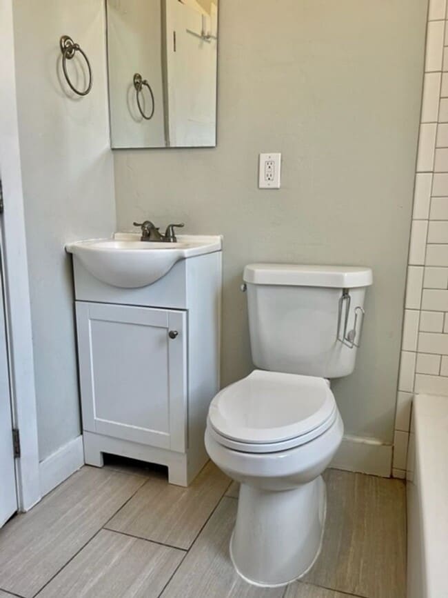 Building Photo - 576 N 400 W