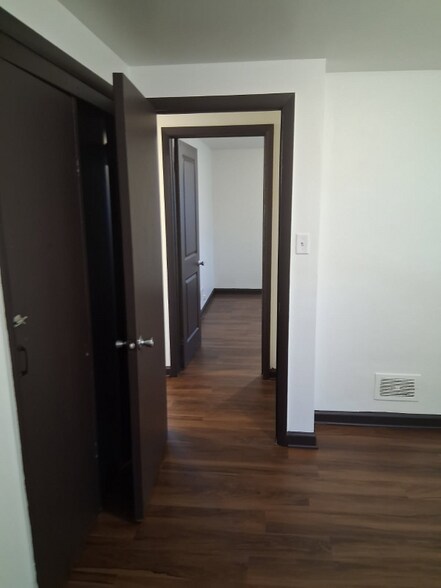 Building Photo - 4900 N 40th St