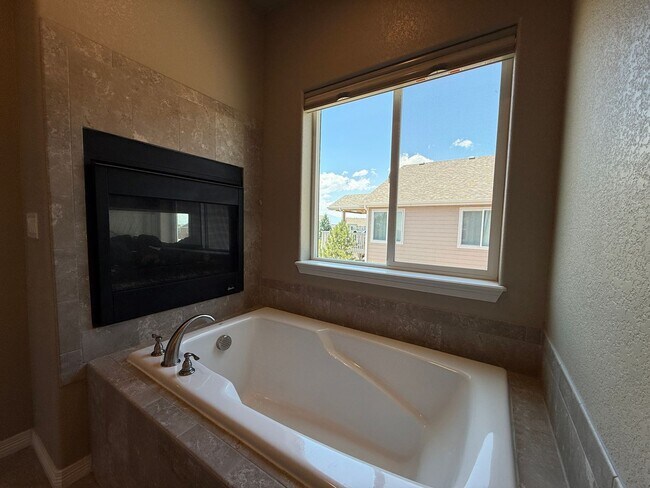 Building Photo - Immaculate 4 Bed 3 Bath Ranch Style Home With Amazing Views & 3 Car Garage in Peyton!!!