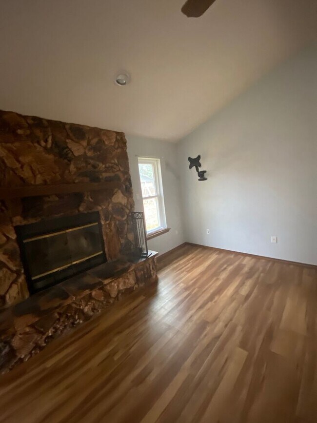 Building Photo - Beautiful 3 Bed Home! Zia School District