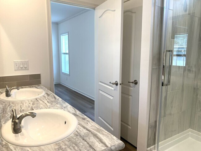 Building Photo - 141 Millwood Rd