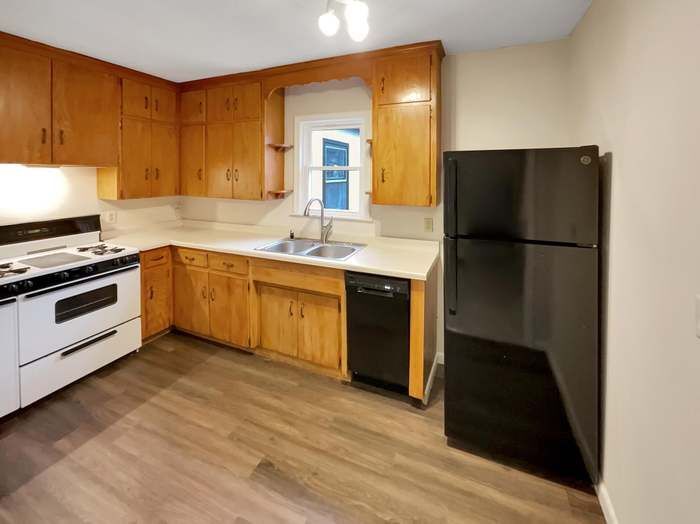 Building Photo - 2022 English St