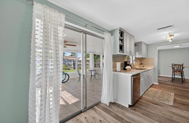 Building Photo - 7213 Isle Dr