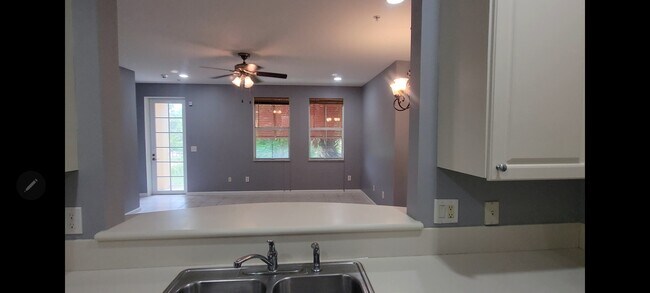 Building Photo - 3920 Laurel Ln