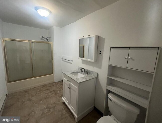 Building Photo - 2530 E Cambria St