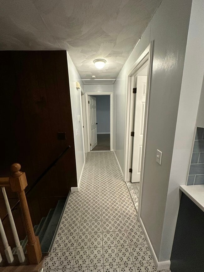 Building Photo - 84 Neptune St