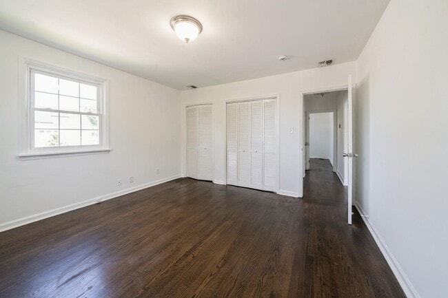 Building Photo - 940 SCHOPMAN Dr