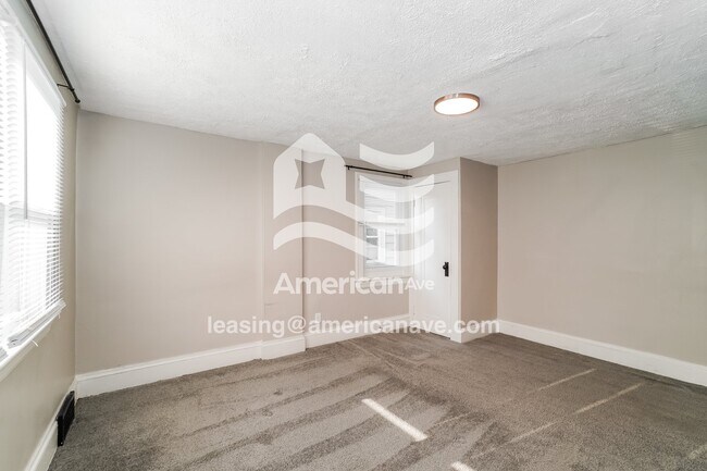 Building Photo - 384 Grace Ave