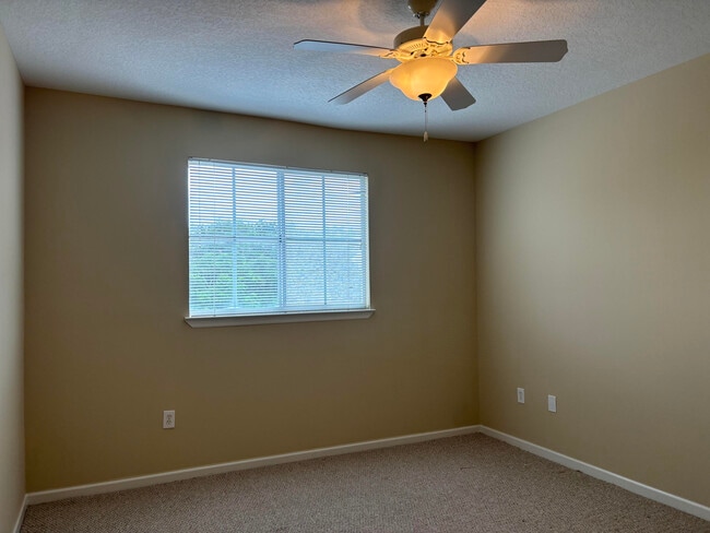 Building Photo - 2048 Alta Meadows Ln