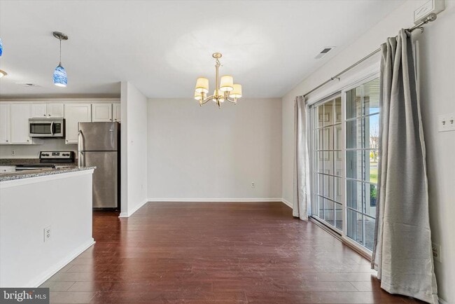 Building Photo - 5202 Drawbridge Ct