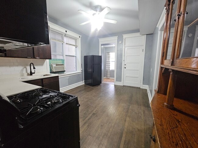 Building Photo - 2532 S Albany Ave