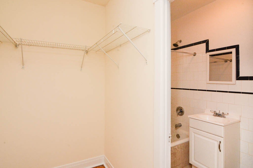 Building Photo - 2649 N Spaulding Ave