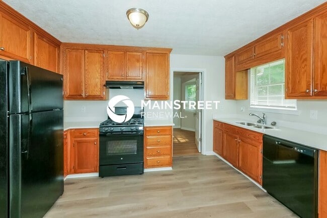 Building Photo - 3 Bedroom Pet-Friendly Home in Ellenwood, ...