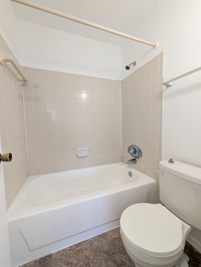 Building Photo - Charming 1 Bedroom / 1 Bathroom Condo – Pompano Beach