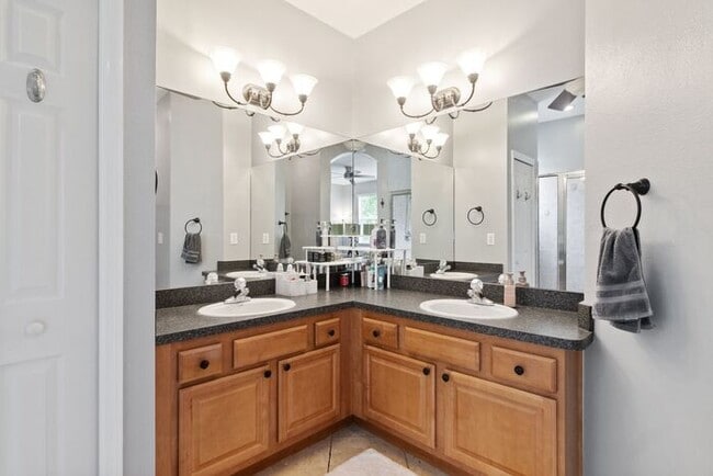 Building Photo - West Meadows 3 Bedroom Townhome Awaits!