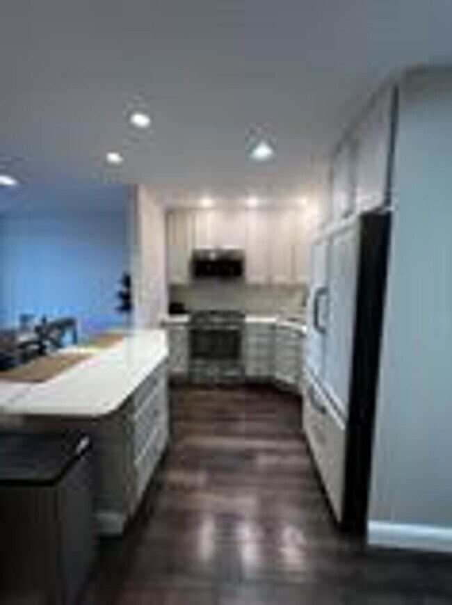 Building Photo - Beautiful Fifteenth floor Furnished one Bedroom with Views