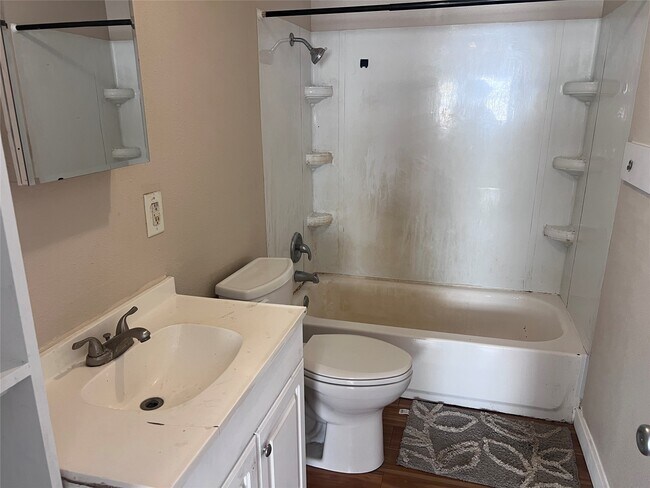 Building Photo - 814 Sun St