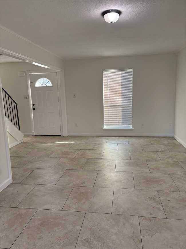 Building Photo - 4322 Woodmont Dr