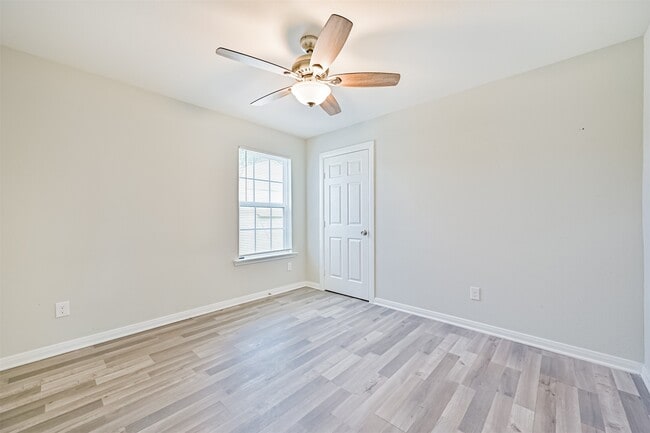 Building Photo - 10633 Flaxman St