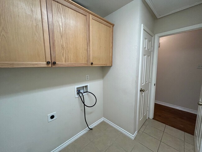 Building Photo - 3740 Oldenburg Ln